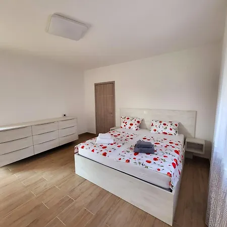 Luxora Izola